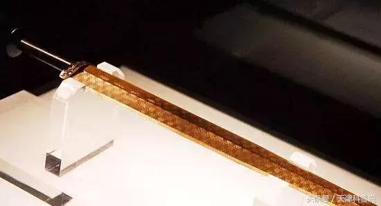 青铜器原本是什么颜色的,青铜器为什么会变成绿色和蓝色