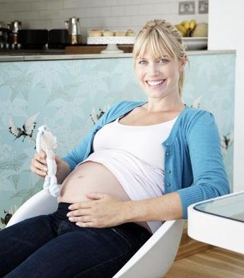 孕妇腰背酸痛对胎儿有什么影响,孕期缓解腰背疼的瑜伽体式