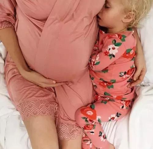 女儿发高烧妈妈吓坏了,孩子在家高热惊厥最难忘的事