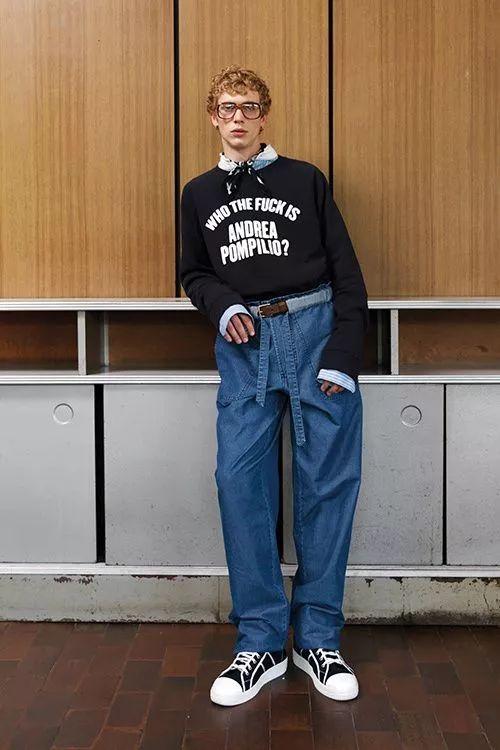 想骚还能买得起，开学这么穿让你成功撩到学妹哦