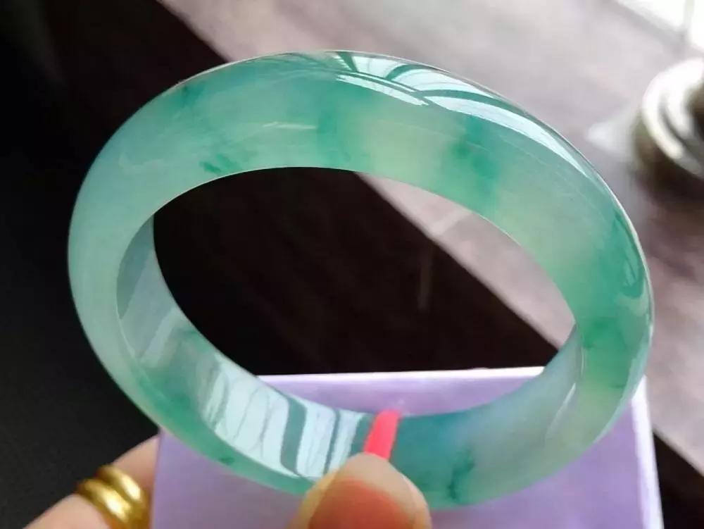 翡翠手镯拿不下来了怎么办,翡翠手镯弄不下来