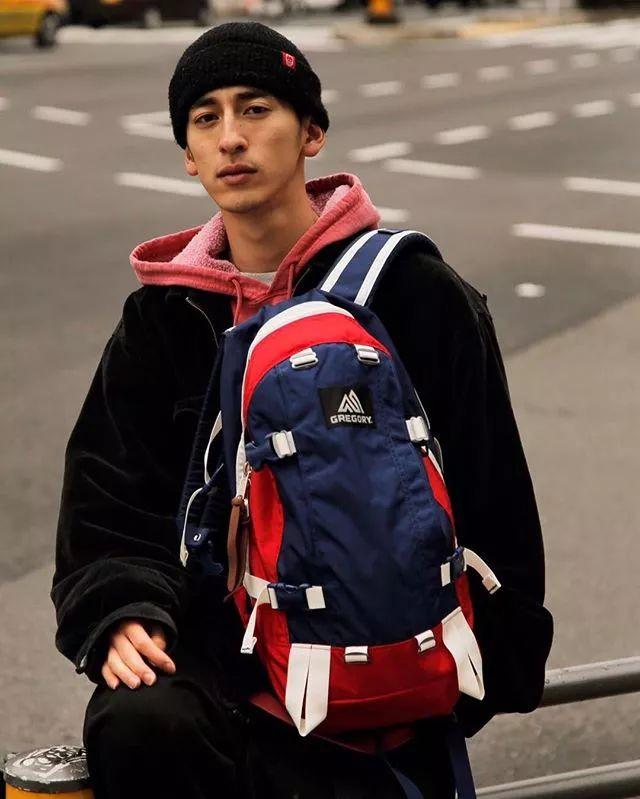 想骚还能买得起，开学这么穿让你成功撩到学妹哦