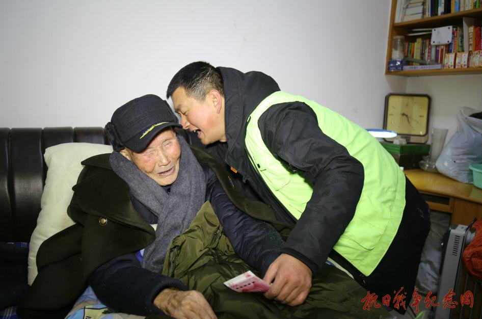 抗战老兵钟开荣,抗战老兵李炳坤