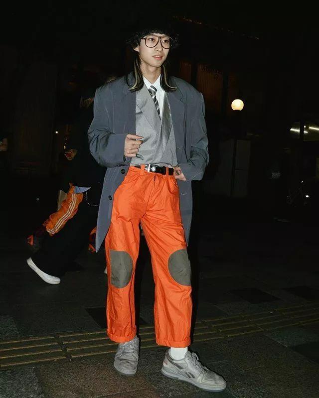 想骚还能买得起，开学这么穿让你成功撩到学妹哦