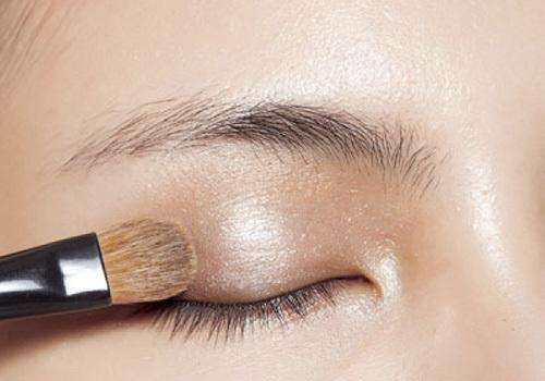 画烟熏妆眼影教程,儿童烟熏妆怎么画