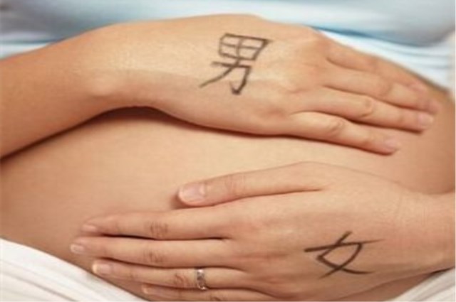 孕期前三个月怎样判断胎儿是活的,孕期男孩和女孩哪个更容易偏大