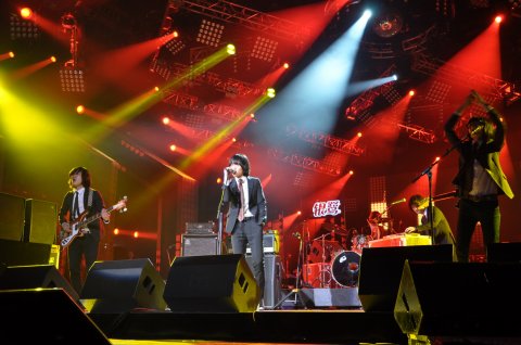 情侣间相互欺骗,情侣之间最伤感情的就是欺骗