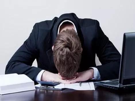 大一就开始创业的人,大学生上学期间兼职送外卖