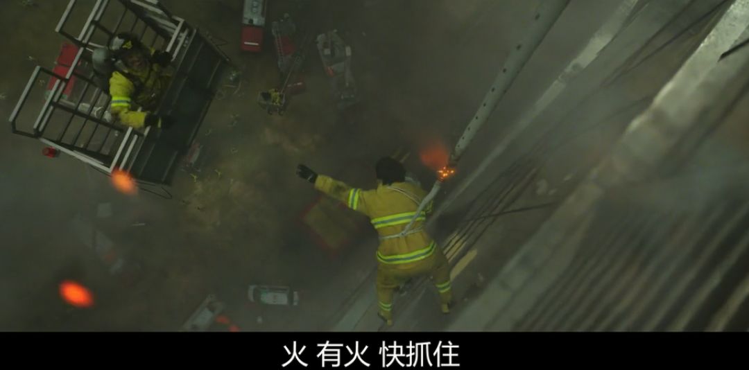 这部几乎把韩国人都赶到影院的巨片，我一手五颗星一手一颗星