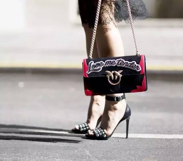 最近火爆的网红包包百搭,那些不输大牌的小众包包