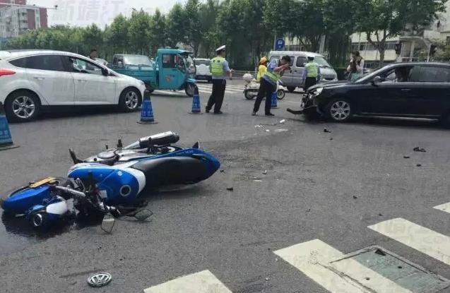 摩托车行驶中跑偏怎么回事,摩托车行驶中为什么后轮会跑偏