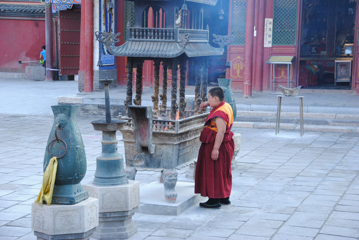 每年正月十五，内蒙古草原两千多座寺庙会同时跳这种神秘的祭祀舞