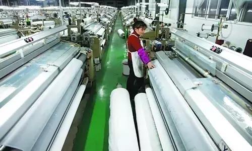 厂长哭诉工资七千都招不来人,纺织老板的心酸