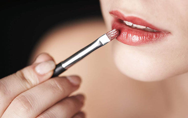 你不美，只是差一支口红