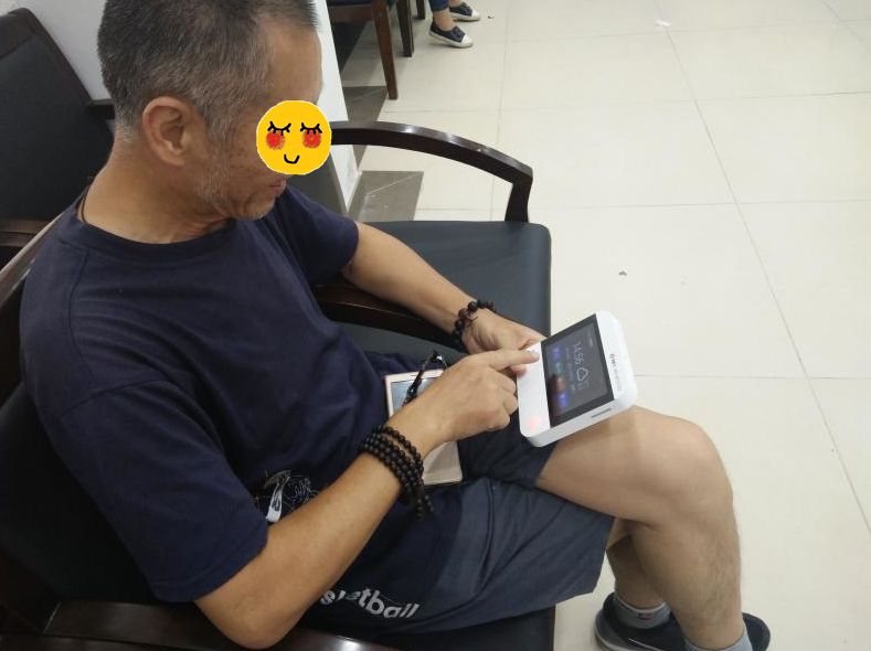 老爸突然脑出血昏迷,半夜老爸中风住院