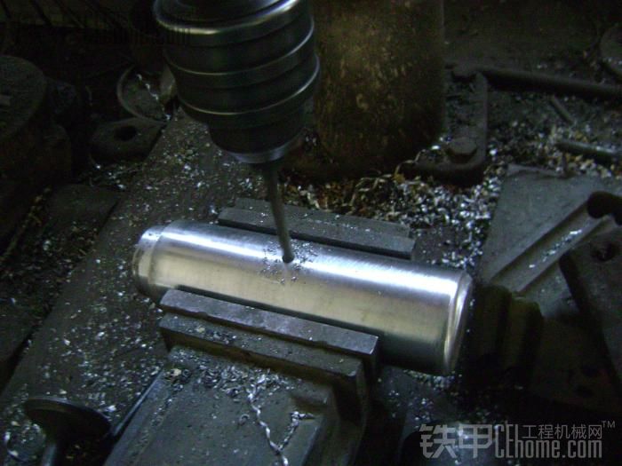 国外牛人自制简易装载机,牛人自制铲地机