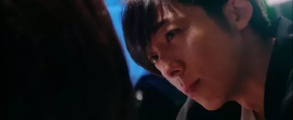 顶楼激情、灯泡成Sex道具《裸睡美人》高桥一生献出处女床戏！