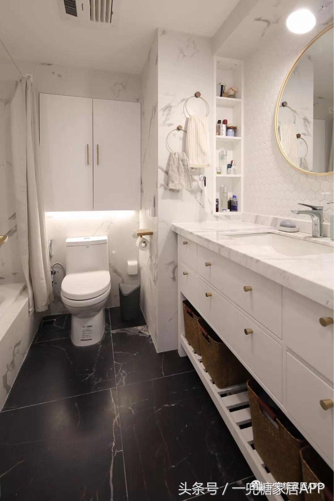 沙发墙开了一扇窗,沙发背景墙可收纳极简风