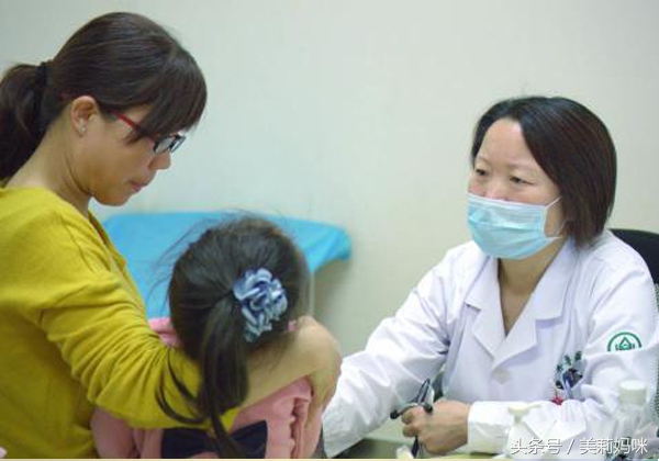 宝宝肠胃炎发烧呕吐吃什么药,小孩呕吐腹泻是肠胃炎吗