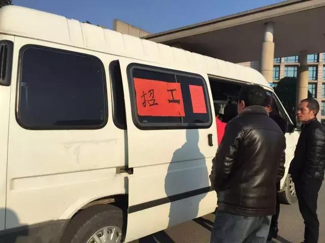 厂长哭诉工资七千都招不来人,纺织老板的心酸