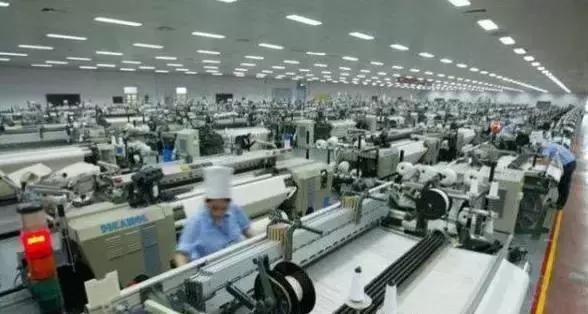 厂长哭诉工资七千都招不来人,纺织老板的心酸