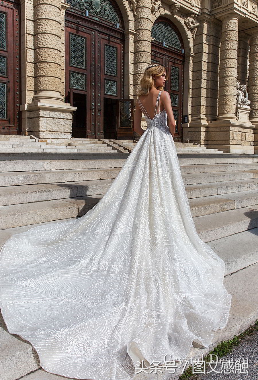 水晶设计2018婚纱“皇家花园”及高级定制新娘礼服