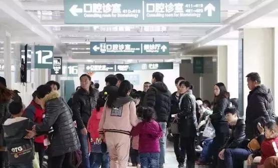 阜阳发热门诊爆满,阜阳六院2楼门诊