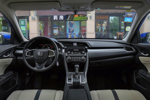 小编昨天休息今天带给大家一款本田的传奇“思域”