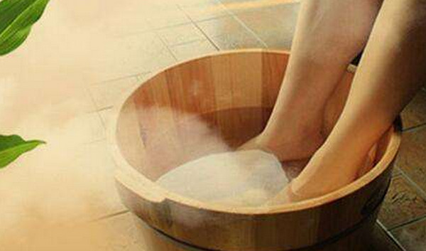 爬山后能用热水泡澡吗,爬山后晚上能泡脚吗