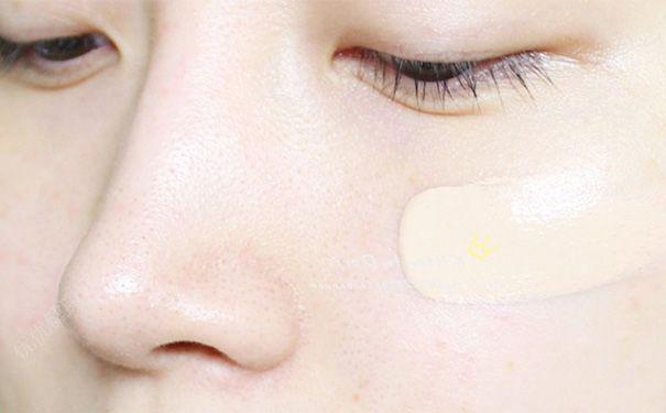 bb霜和cc霜有什么区别哪个更好,bb霜cc霜粉底液隔离霜有什么区别