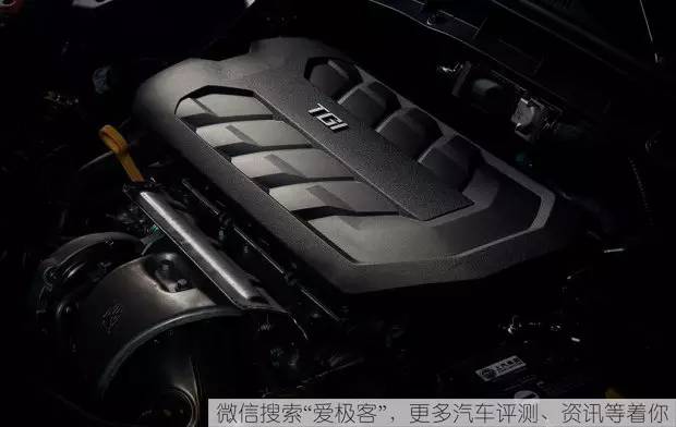 新车搭载YunOSforCar系统，大量荣威RX5内饰图曝光