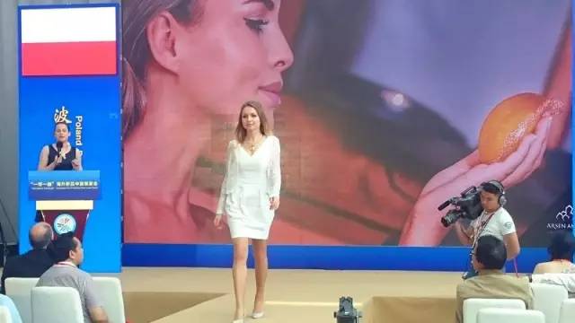 待小布说出真相，今天在进口商品展木有买买买的亲，要后悔到明年了！