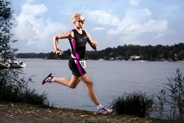 跑步要用胯奔跑,跑步不会用屁股发力