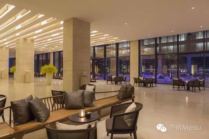 一家惊艳国牌度假界、一家美翻华北民宿圈，两种体验，看见最妩媚的青岛