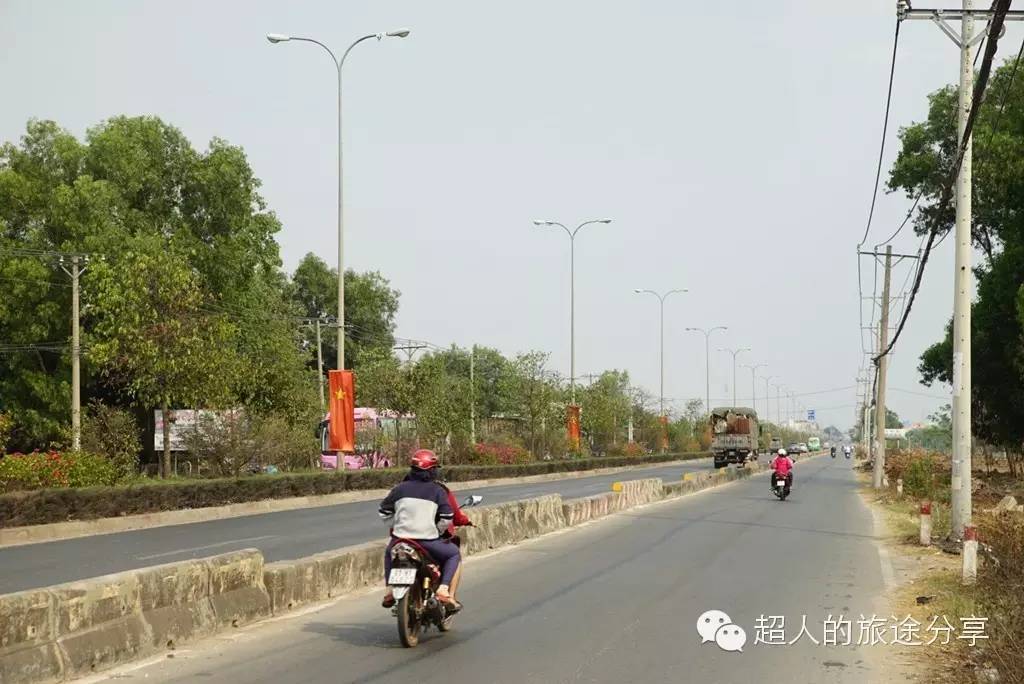 越南胡志明奥黛店,在胡志明街头偶遇穿奥黛的美女