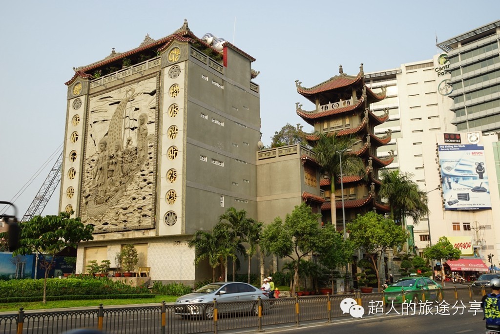 越南胡志明奥黛店,在胡志明街头偶遇穿奥黛的美女