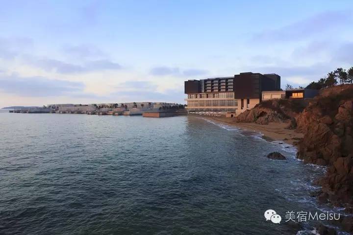 一家惊艳国牌度假界、一家美翻华北民宿圈，两种体验，看见最妩媚的青岛