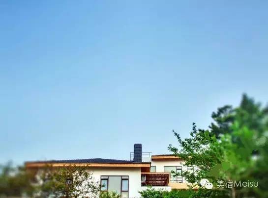 一家惊艳国牌度假界、一家美翻华北民宿圈，两种体验，看见最妩媚的青岛