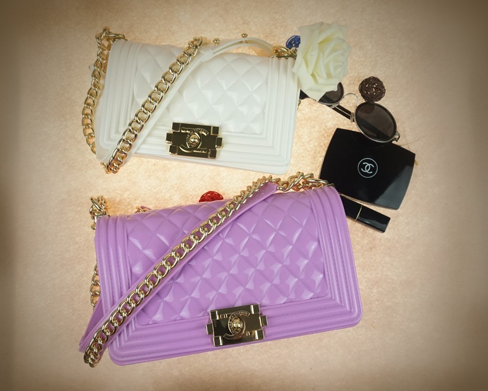 适合夏天背的通勤包百搭,天热背什么材质的包