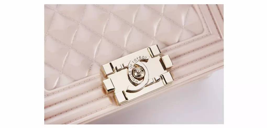 适合夏天背的通勤包百搭,天热背什么材质的包