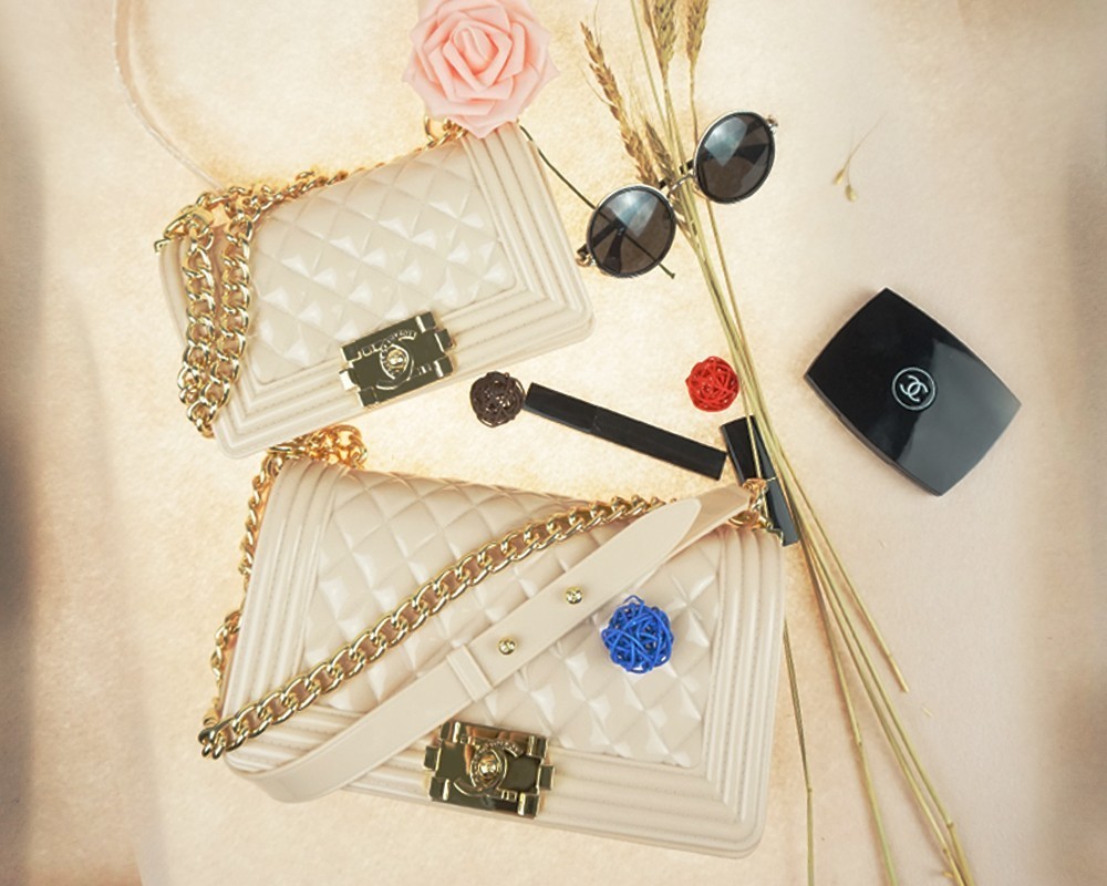 适合夏天背的通勤包百搭,天热背什么材质的包