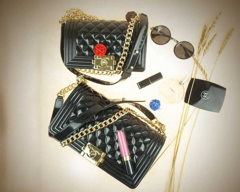 适合夏天背的通勤包百搭,天热背什么材质的包