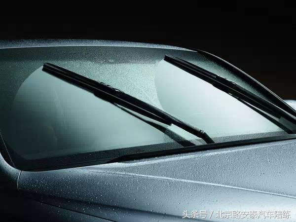 路安泰提示您：合理使用玻璃水玻璃错误养护当心出硬伤