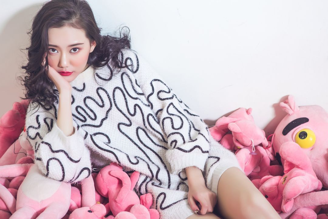 马甲线与大长腿齐飞，她却成了来疯“话唠”天后