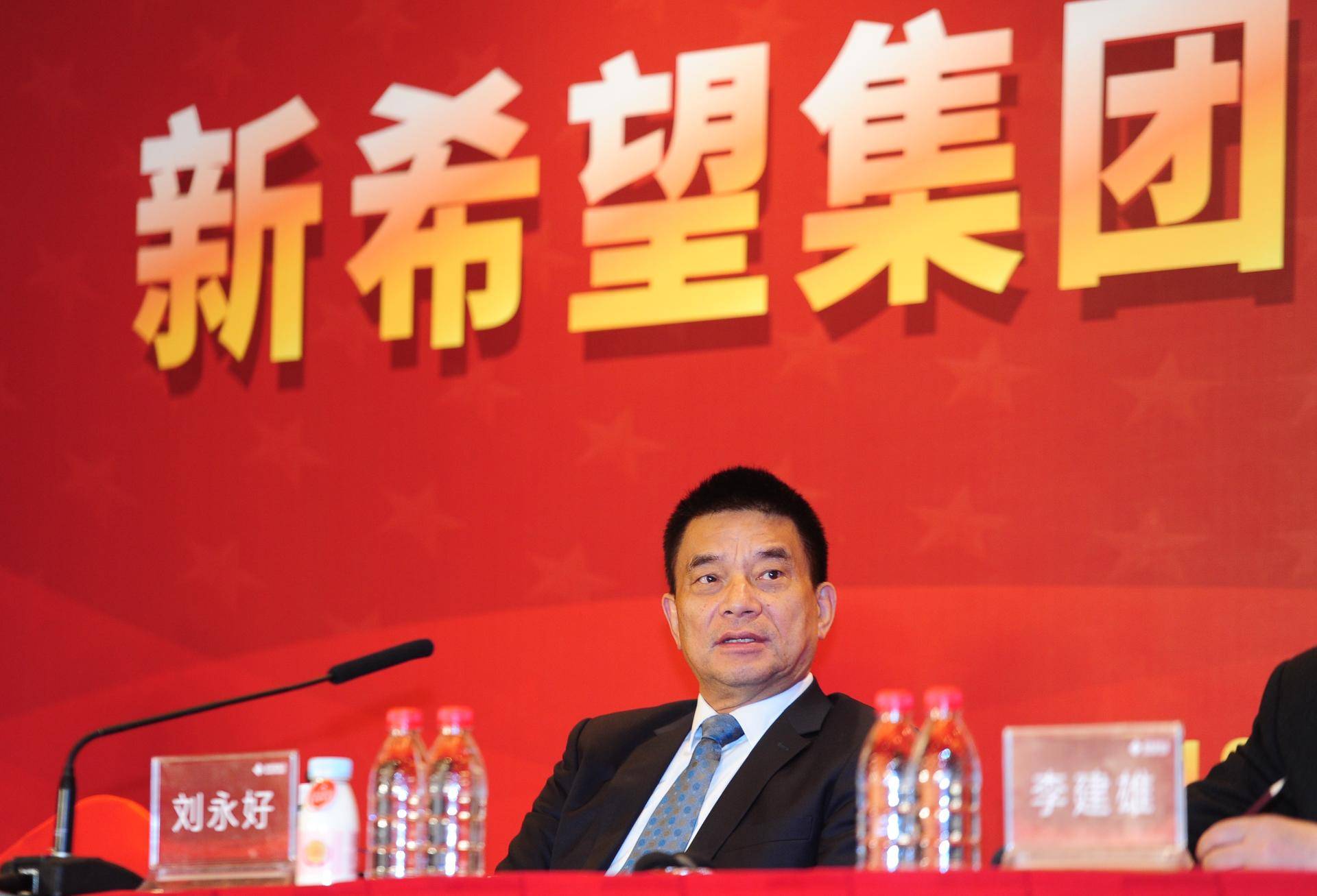 他是中国前首富，20岁前没穿过鞋，开公司36年如今事迹破千亿