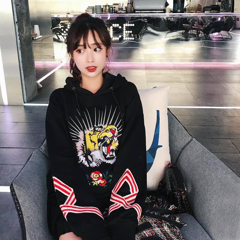 卫衣绳子两根搭在一起,卫衣两根绳子太长