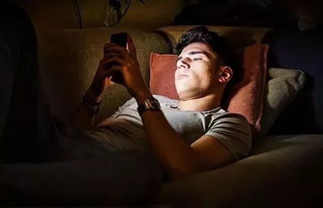 这款“禁欲式全面屏”手机，誓为解救低头族还酷过iPhoneX？！