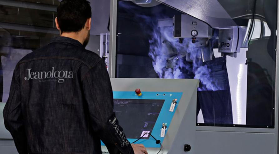 牛仔面料的发展现状,牛仔面料创新再造的背景