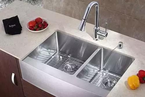 厨房墙壁、水池……这些“油渍聚集地”该如何清理呢？