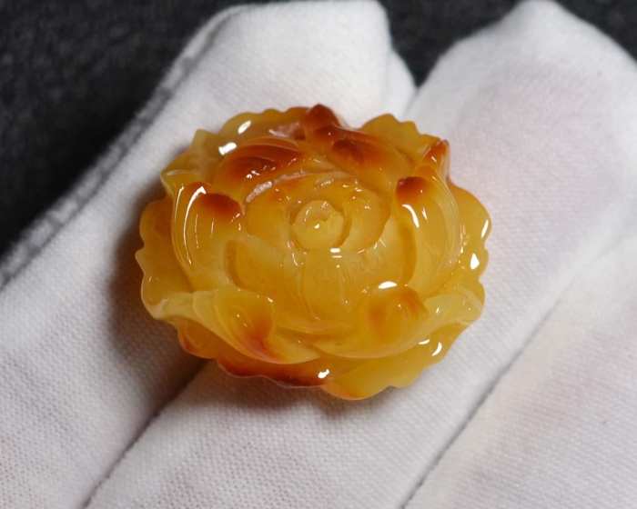 挑选蜜蜡方牌关注什么,挑选琥珀蜜蜡记住4点